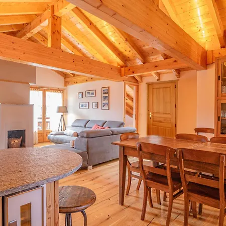 Capucin - A 3 Bedroom Mountain Loft Apartment Chamonix